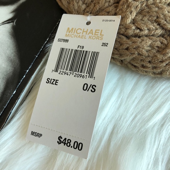 Michael Kors Cable Hat - Picture 6 of 6